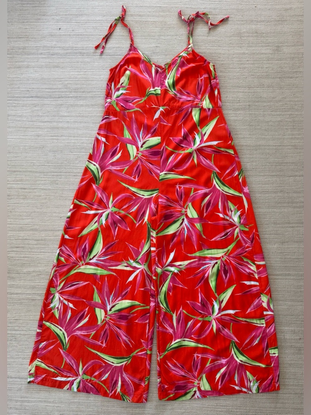 Old Navy floral loose wide leg cropped tie shoulder v-neck cami jumpsuit women S